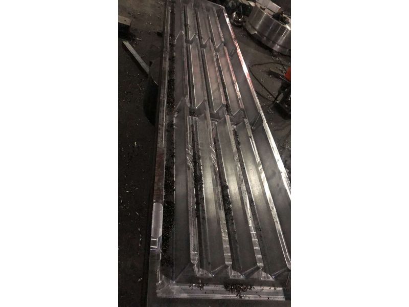 漏糞板模具